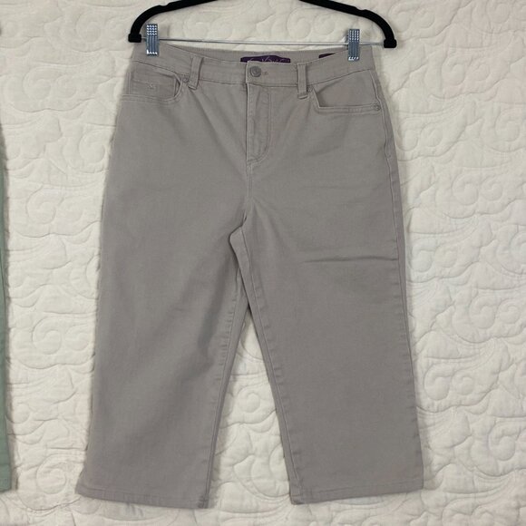 Gloria Vanderbilt Amanda Capris 2LOT Green and Beige Size 6 - Picture 3 of 11